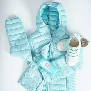 Etiquetas pegadas en cosas para la escuela